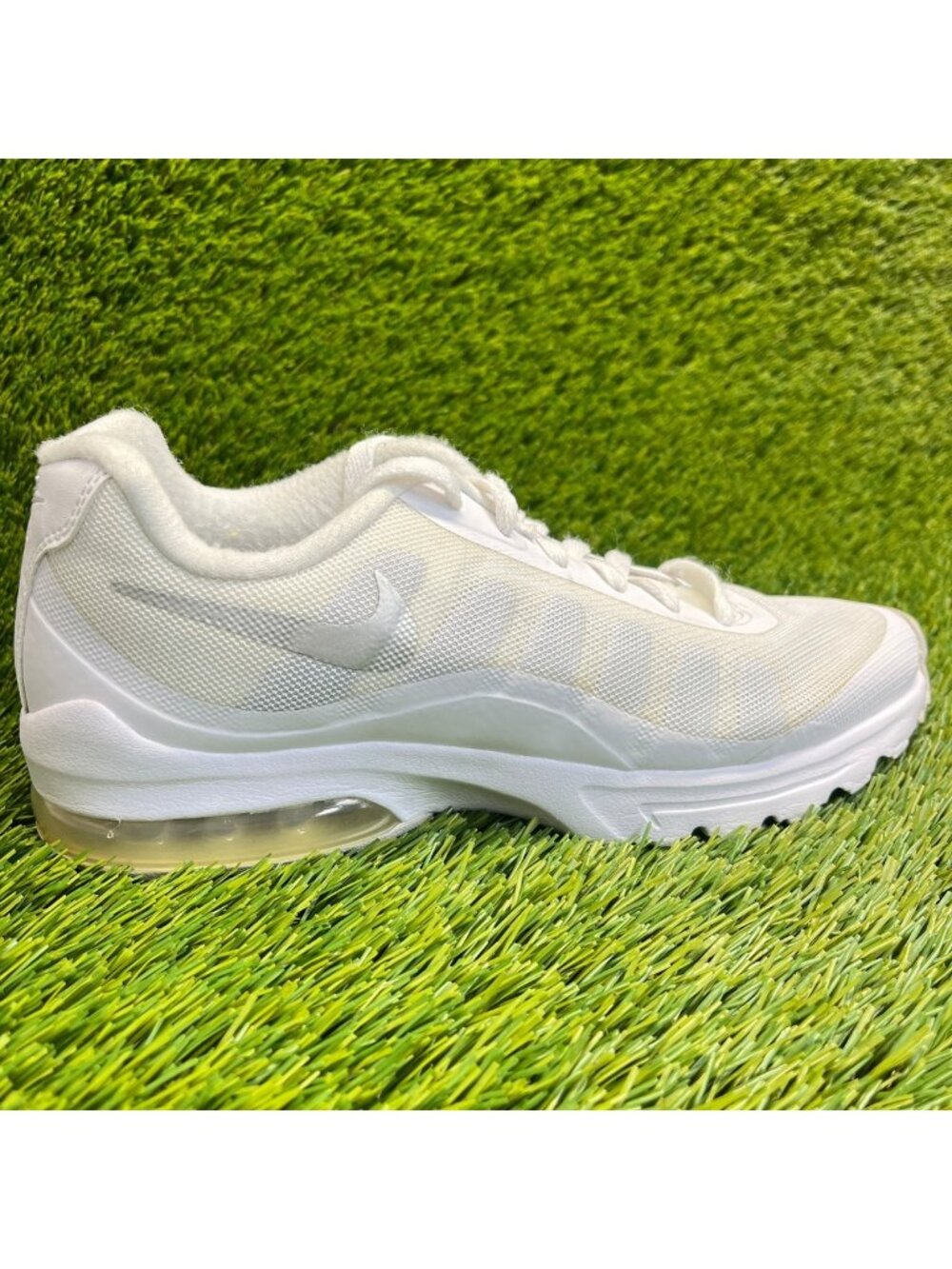 Nike Air Max Invigor Womens Size 8.5 White Silver Running Walking Shoes Sneakers